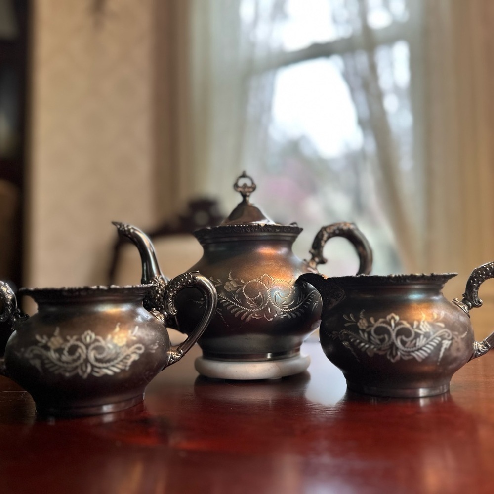 Antique Black Silverplate Tea Set – Teapot, Creamer & Sugar Bowl (EPNS) - Picture 1 of 8